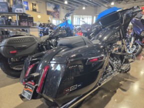 2026 Harley-Davidson® Street Glide® Midnight Ember Chrome Trim thumb 1