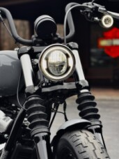 2026 Harley-Davidson® Street Bob® Dark Billiard Gray Chrome Cast Wheels thumb 0