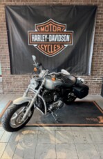2012 Harley-Davidson® 1200 Custom Brilliant Silver thumb 1