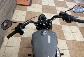 2026 Harley-Davidson® Street Bob® Dark Billiard Gray Chrome Cast Wheels thumb 2