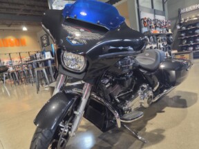 2026 Harley-Davidson® Street Glide® Midnight Ember Chrome Trim thumb 3