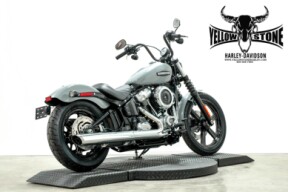 2026 Harley-Davidson® Street Bob® Dark Billiard Gray Black Solo Cast Wheels thumb 3