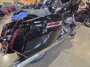 2026 Harley-Davidson® Road Glide® Vivid Black thumb 2