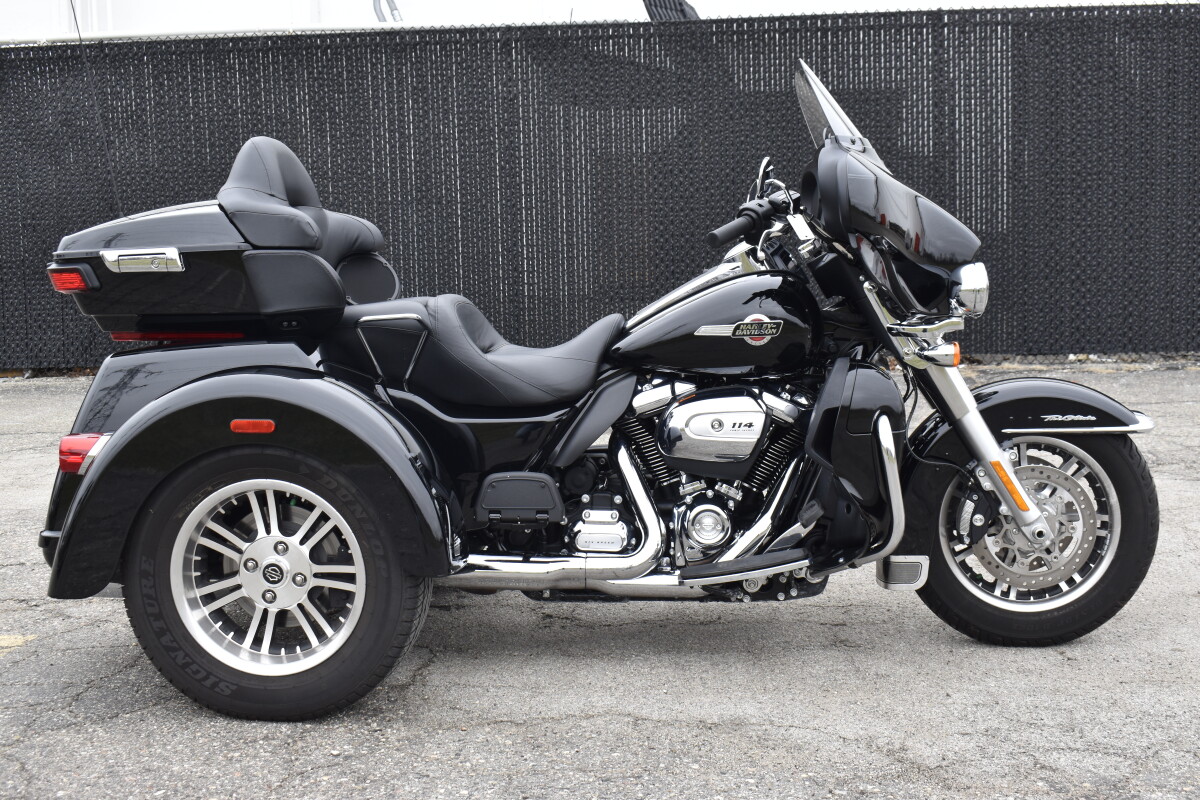 2022 Harley-Davidson® Tri Glide® Ultra Vivid Black | MotorCity