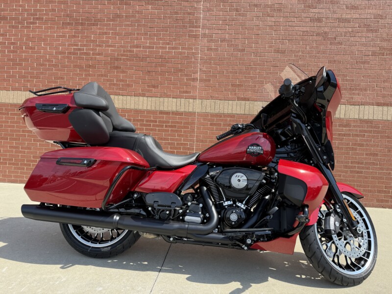 2026 Harley-Davidson® Street Glide Limited Brilliant Red Black Trim
