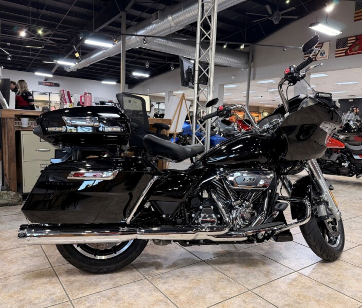 2026 HD FLTRXP Police Road Glide Vivid Black Chrome Trim