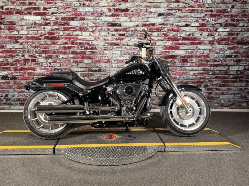 Harley-Davidson® Fat Boy® 2026 FLFB VIVID BLACK