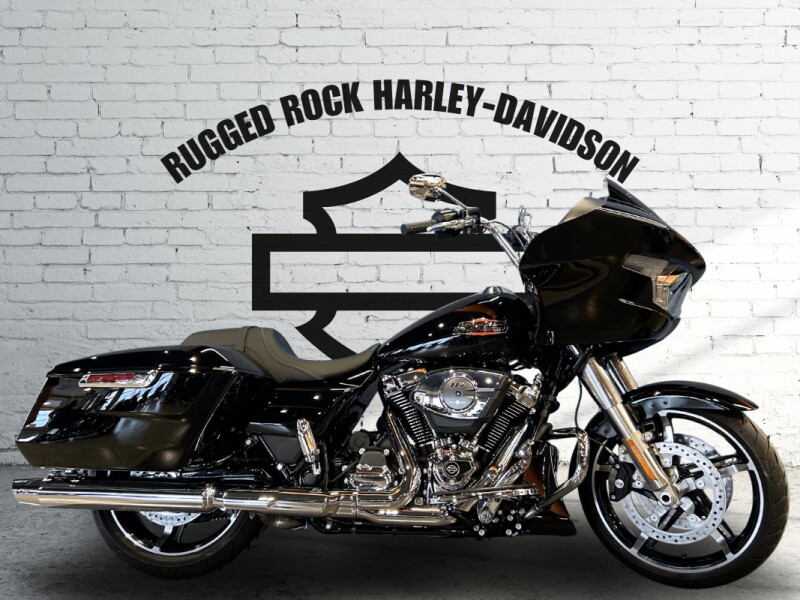 2026 Harley-Davidson® Road Glide® Vivid Black Chrome Trim