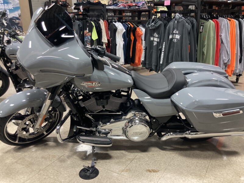 2026 Harley-Davidson® Street Glide® Dark Billiard Gray Chrome Trim