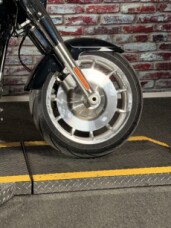 Harley-Davidson® Fat Boy® 2026 FLFB VIVID BLACK thumb 1