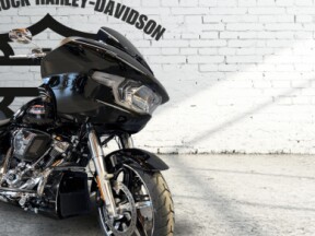 2026 Harley-Davidson® Road Glide® Vivid Black Chrome Trim thumb 2
