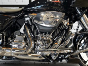 2026 Harley-Davidson® Road Glide® Vivid Black Chrome Trim thumb 1