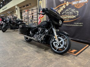 2026 Harley-Davidson® Street Glide® Midnight Ember Chrome Trim thumb 3