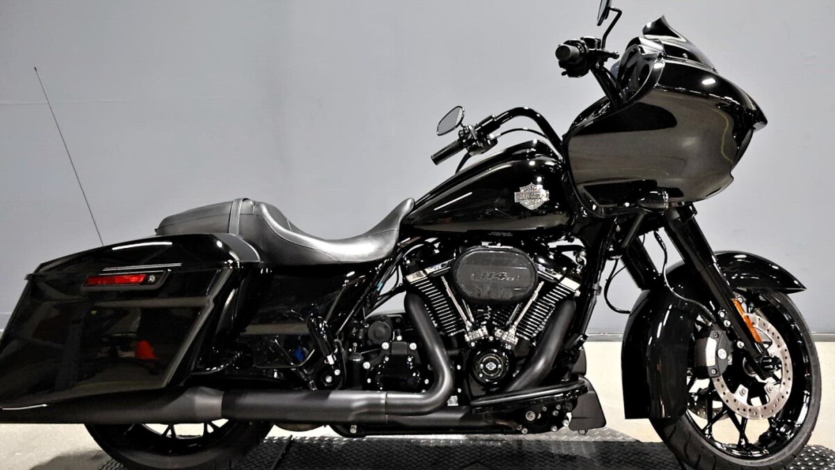 2023 Harley-Davidson® Road Glide® Special Vivid Black - Black