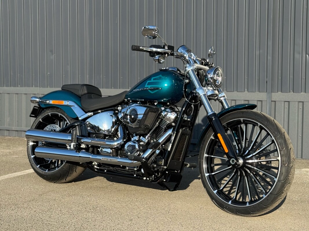 2026 Harley-Davidson® Breakout® Teal Thunder Chrome Trim | Harley