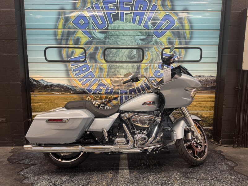 2025 Harley-Davidson<sup>®</sup> Road Glide® Atlas Silver Metallic