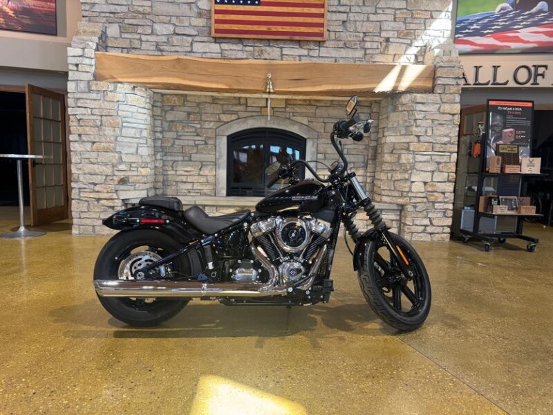 Harley-Davidson® Street Bob™ 2025 FXBB VIVID BLACK