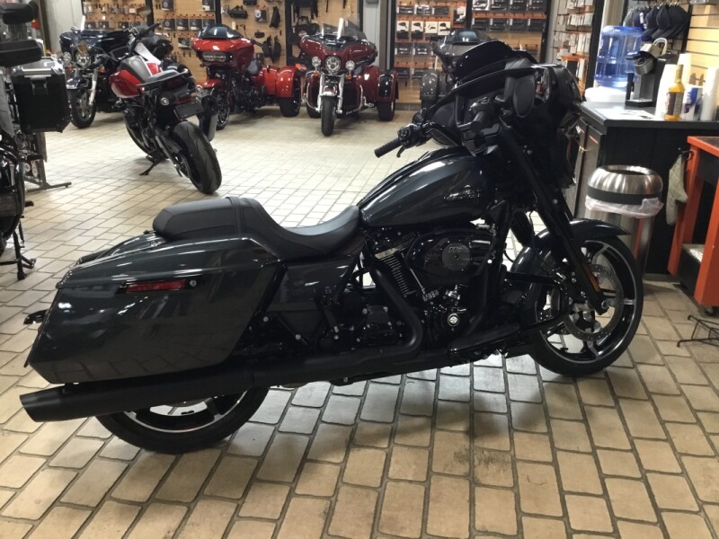 2025 Harley-Davidson® Street Glide® Iron Horse Metallic - Black Finish