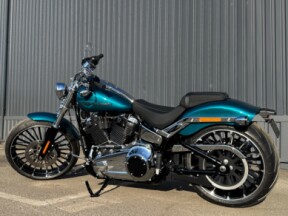 2026 Harley-Davidson® Breakout® Teal Thunder Chrome Trim thumb 0