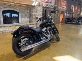 Harley-Davidson® Street Bob™ 2025 FXBB VIVID BLACK thumb 3