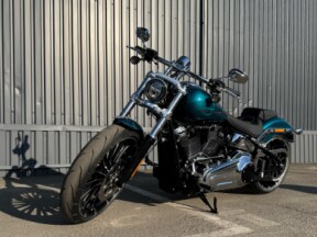 2026 Harley-Davidson® Breakout® Teal Thunder Chrome Trim thumb 1