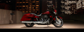 Harley-Davidson® CVO™ Street Glide® 2017 FLHXSE SF BLK/ATMC RED W/PINSTRIPE thumb 0