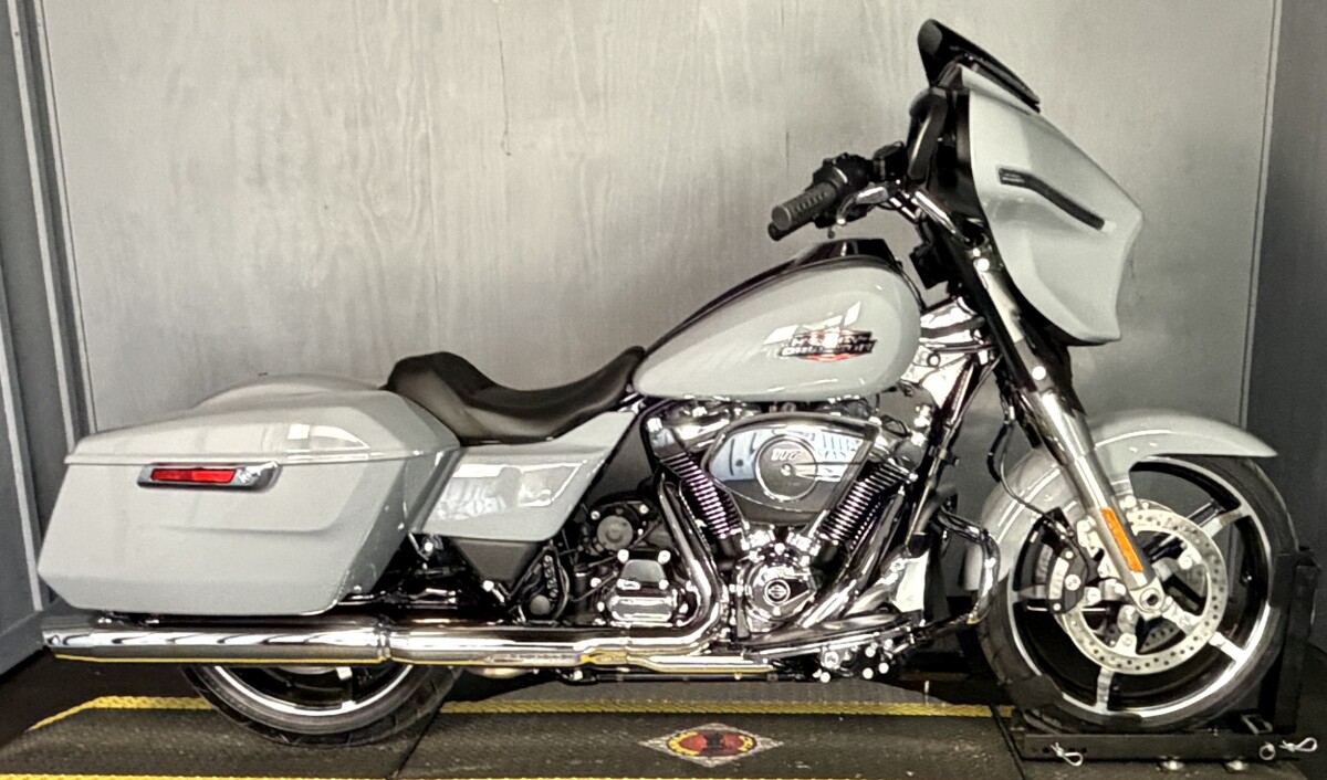 2026 Harley-Davidson® Street Glide®  FLHX  DRK BILIARD GRY