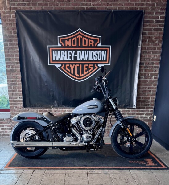 2026 Harley-Davidson® Street Bob® Dark Billiard Gray Chrome Cast Wheels