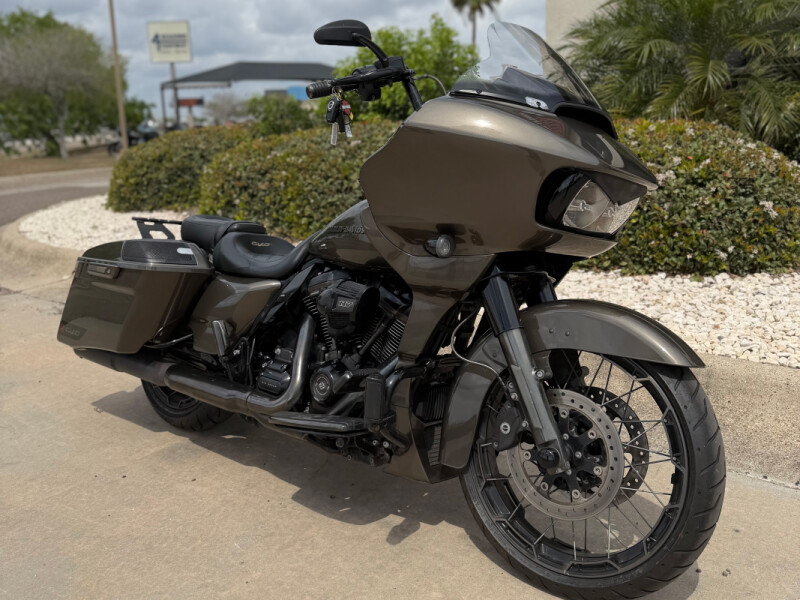 2021 Harley-Davidson® CVO™ Road Glide® Bronze Armor