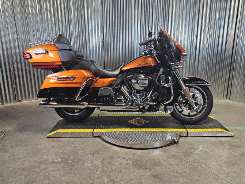 2014 Harley-Davidson® Ultra Limited WHISKEY/BLACK