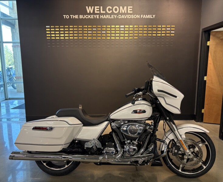 2024 Harley-Davidson® Street Glide® White Onyx Pearl