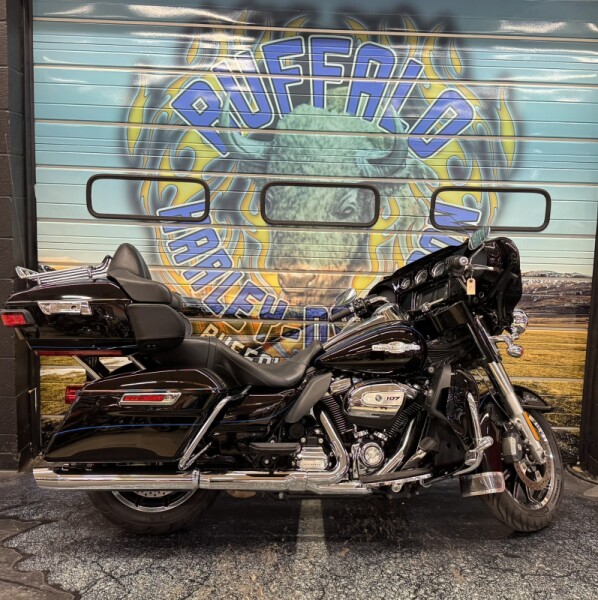 2017 Harley-Davidson® Ultra Limited Vivid Black