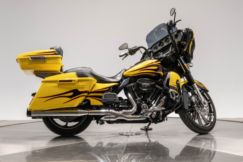 2015 HARLEY-DAVIDSON FLHXSE CVO STREET GLIDE in Scorching Yellow/Starfire Black