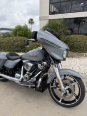 2026 Harley-Davidson® Street Glide® DRK BILIARD GRY thumb 3