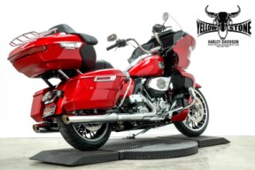 2026 Harley-Davidson® Road Glide Limited Brilliant Red Chrome Trim thumb 3