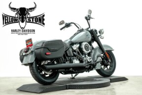 2026 Harley-Davidson® Heritage Classic Dark Billiard Gray Chrome Solo Cast Wheels thumb 3