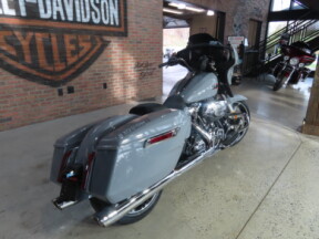 2026 Harley-Davidson® Street Glide® FLHX thumb 2