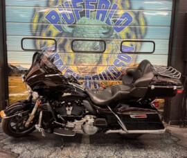 2017 Harley-Davidson® Ultra Limited Vivid Black thumb 3