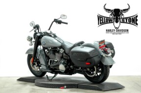 2026 Harley-Davidson® Heritage Classic Dark Billiard Gray Chrome Solo Cast Wheels thumb 1