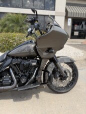 2021 Harley-Davidson® CVO™ Road Glide® Bronze Armor thumb 3