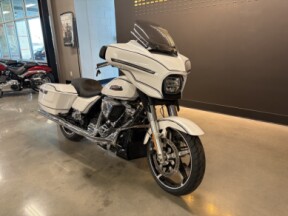 2024 Harley-Davidson® Street Glide® White Onyx Pearl thumb 3