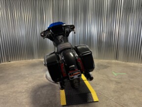 2026 Harley-Davidson® Street Glide® Midnight Ember Chrome Trim thumb 1