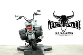 2026 Harley-Davidson® Heritage Classic Dark Billiard Gray Chrome Solo Cast Wheels thumb 2