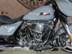 2026 Harley-Davidson® Street Glide® FLHX thumb 3