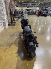 Harley-Davidson® Softail™ Standard 2024 FXST VIVID BLACK thumb 2