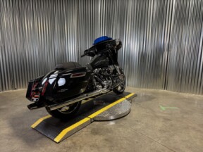 2026 Harley-Davidson® Street Glide® Midnight Ember Chrome Trim thumb 2