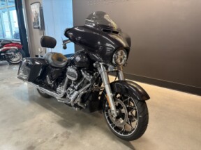 2021 Harley-Davidson® Street Glide® Special Black Jack Metallic thumb 3