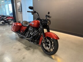 2025 Harley-Davidson® Road King® Special Whiskey Fire thumb 3