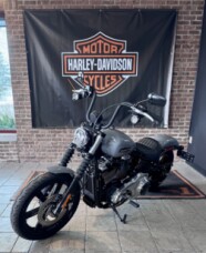 2026 Harley-Davidson® Street Bob® Dark Billiard Gray Chrome Cast Wheels thumb 1