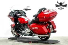 2026 Harley-Davidson® Road Glide Limited Brilliant Red Chrome Trim thumb 1